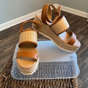 Soda platform sandals